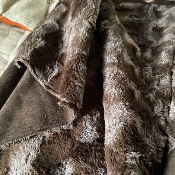 Brown faux fur vest - Picture 3 of 4